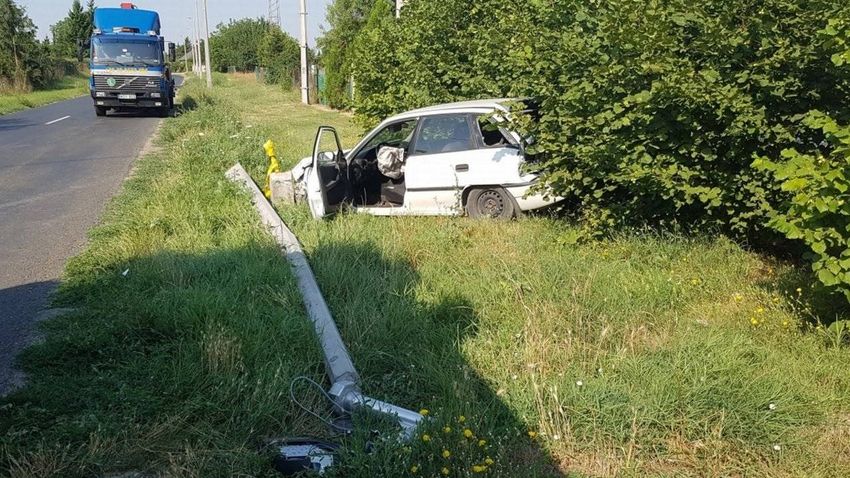 KISALFOLD Két autó ütközött Győrben a régi Szentiváni úton fotók