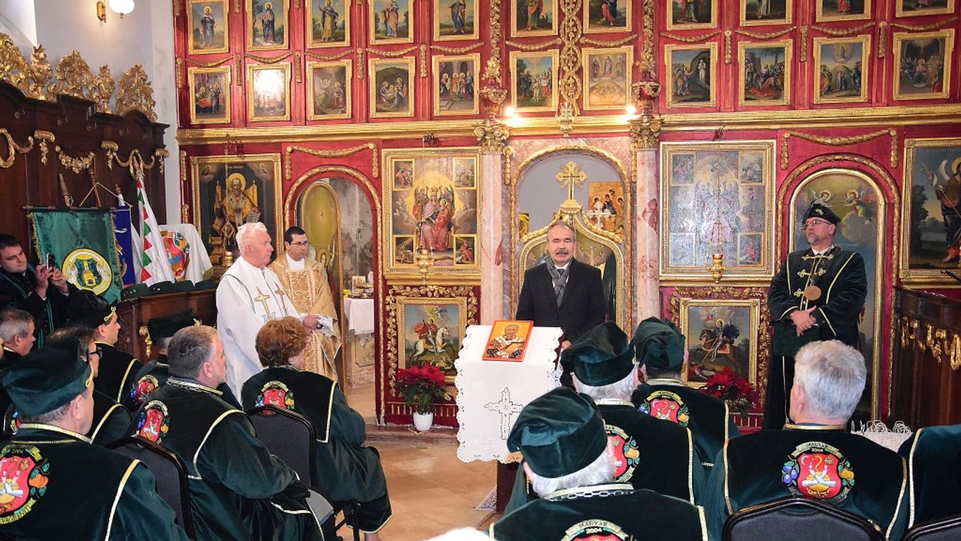 A Magyar Pálinka Napján Győrbe érkezett Szent Miklós ereklyéje