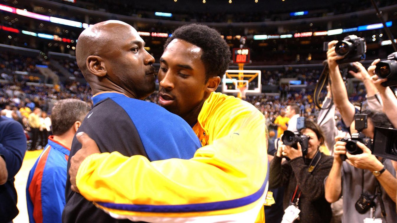Jordan avatja be Kobe Bryantet a Hírességek Csarnokába
