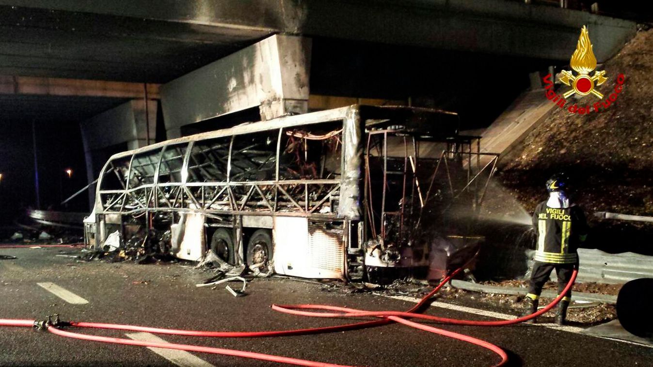 Veronai buszbaleset: per indulhat a buszos cég és az üzemorvos ellen is