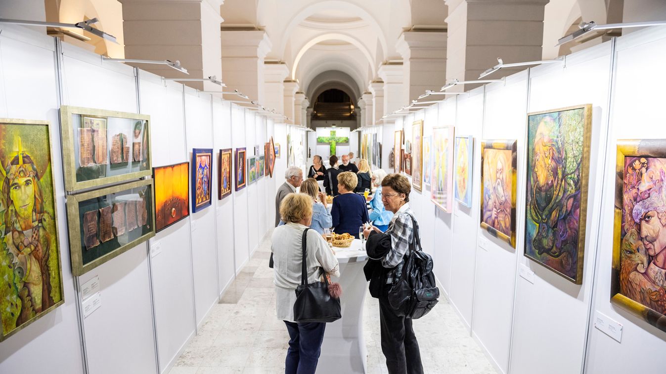 Szent István öröksége címmel nyílt tárlat a Szent István-bazilika altemplomában