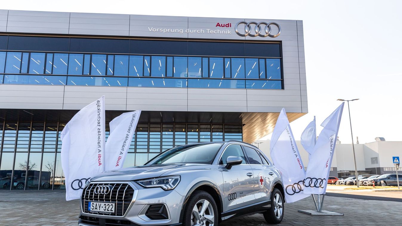 Egy Q3-al segíti a győri Audi a Vöröskereszt munkáját