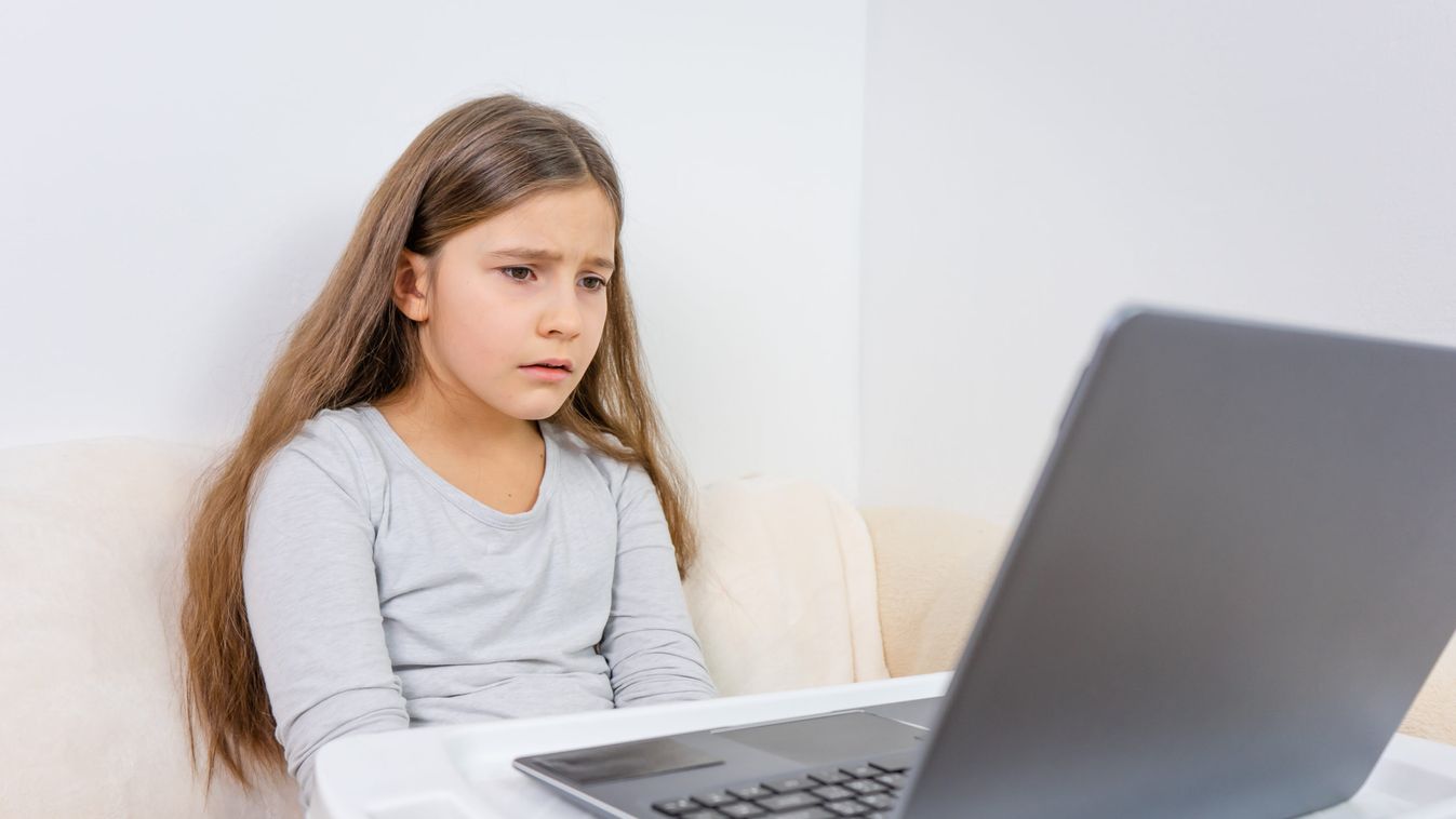 Orosz kártevőt találtak a brit iskolásoknak adott laptopokon