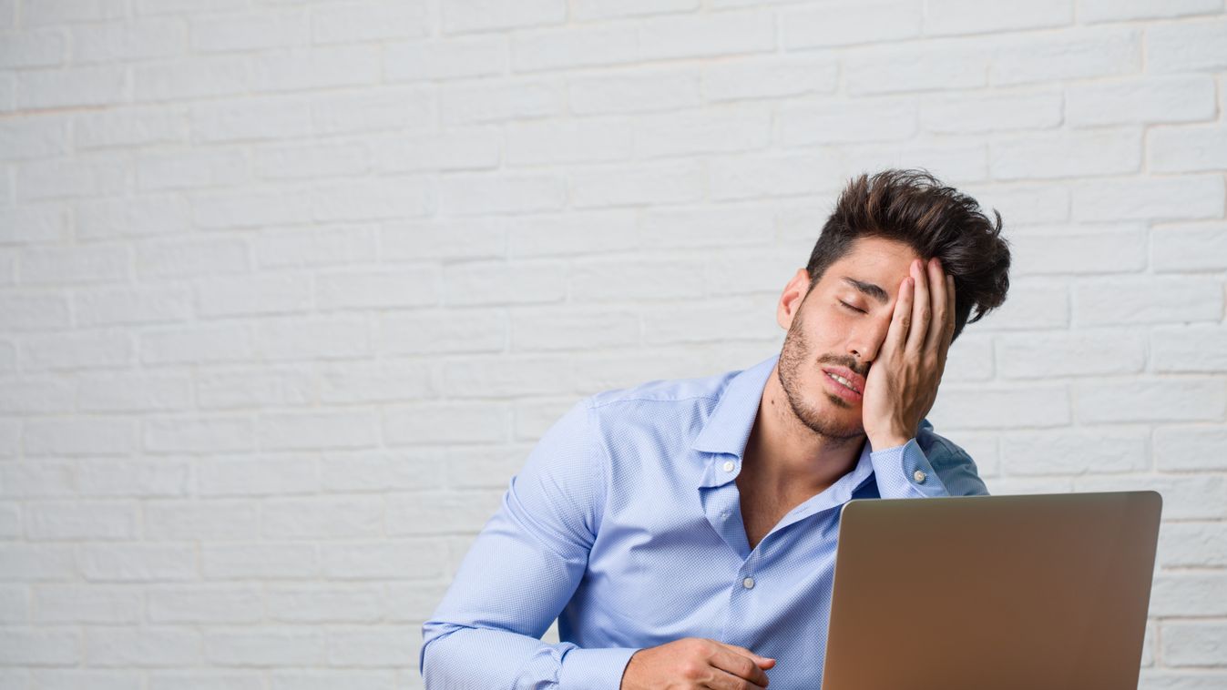 Pofátlan átverés a neten keringő Windows 11 telepítő