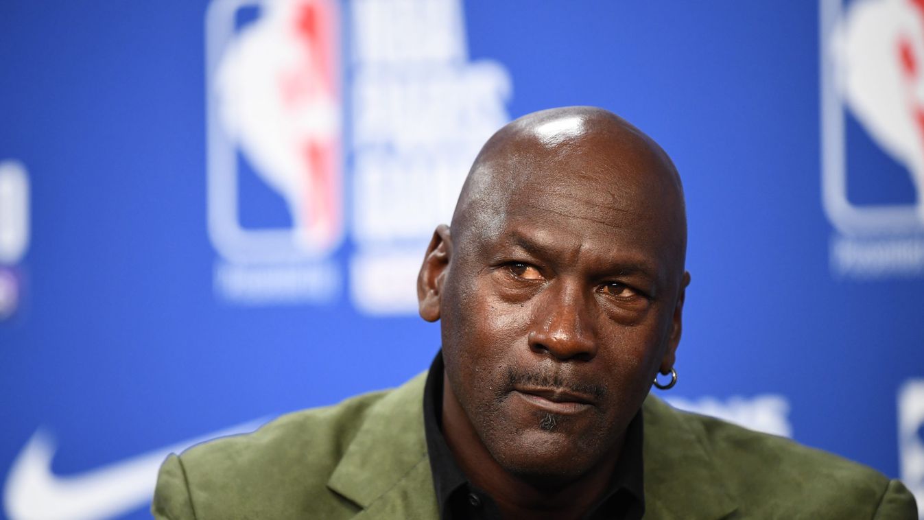 Elárverezik Michael Jordan sportcipőjét
