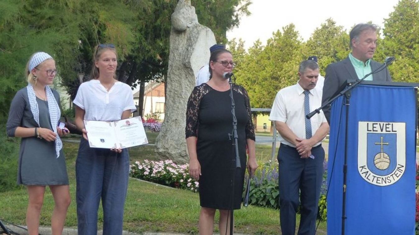 A múltra emlékeztek