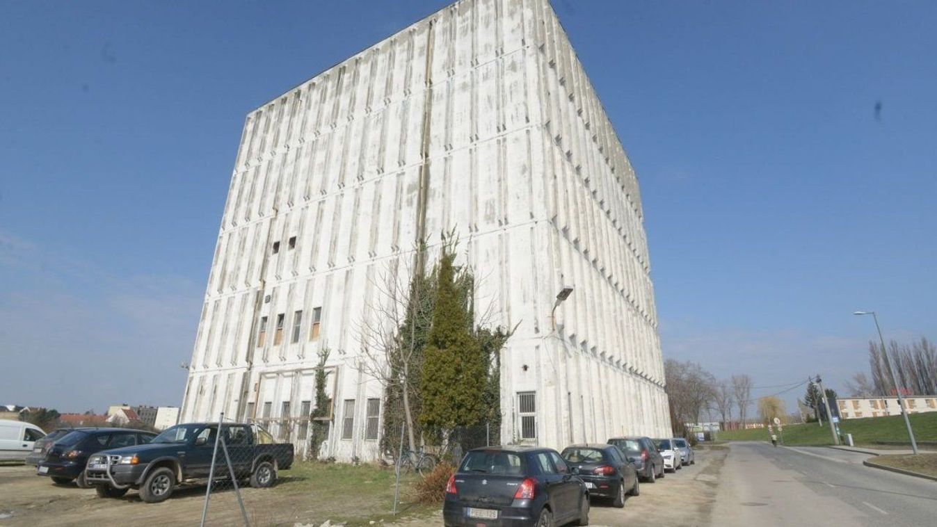 Megmarad a kekszgyári kockatömb Győrben