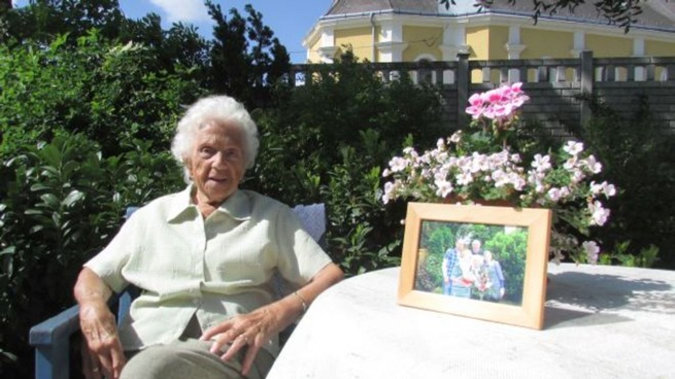 A győri Teri néni 100 évesen is bot nélkül jár - fotó