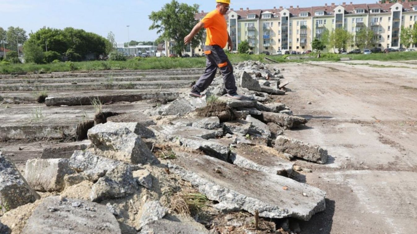 Parkoló a Petz-kórháznál Győrben - Készül az ideiglenes parkoló