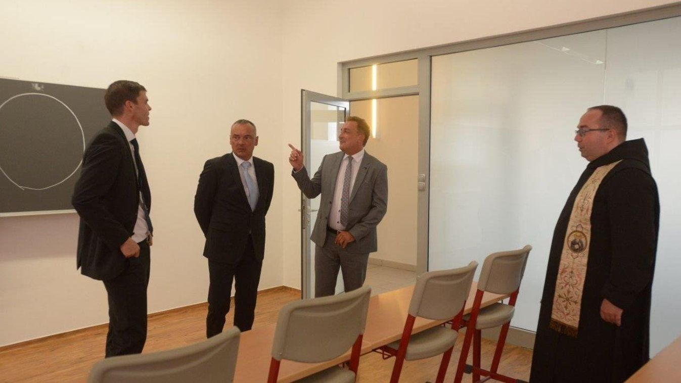 Becsengetnek a győri Lloyd-palotában is: tantermeket alakítottak ki az épületben - fotók