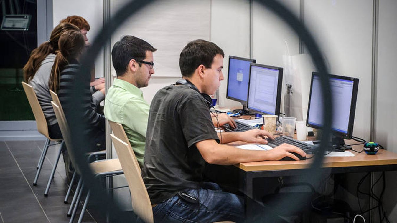 Extra segítséget kapnak az ELTE informatika szakos hallgatói