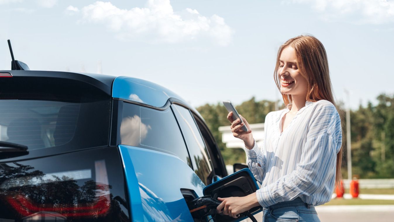 Nem az S-osztály vásárlóknak készül a Mercedes-Benz EQS