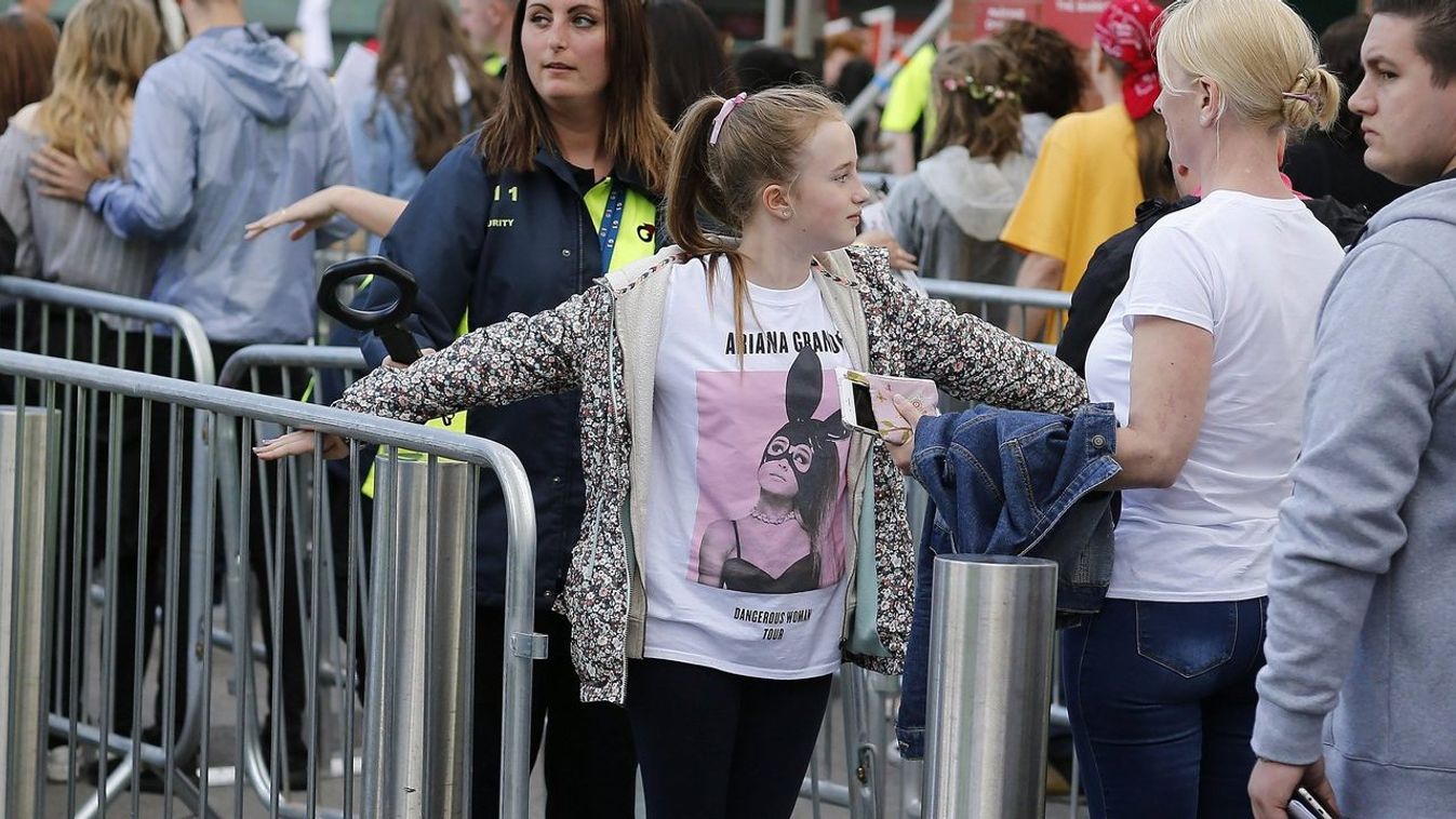 2 héttel a terrortámadás után világsztárokkal tért vissza Manchesterbe Ariana Grande