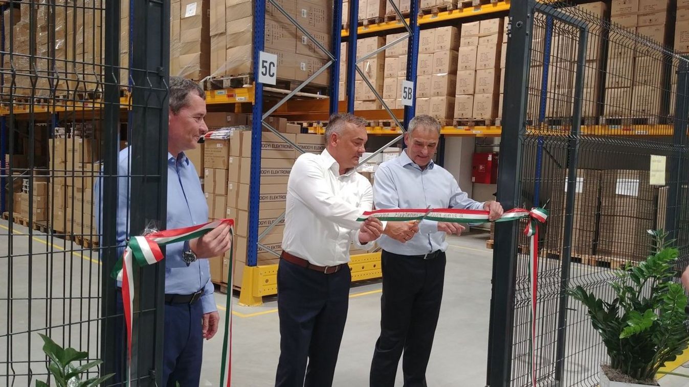 Új raktárt avattak Győrben - több mint 9000 raklapot tudnak tárolni - fotók