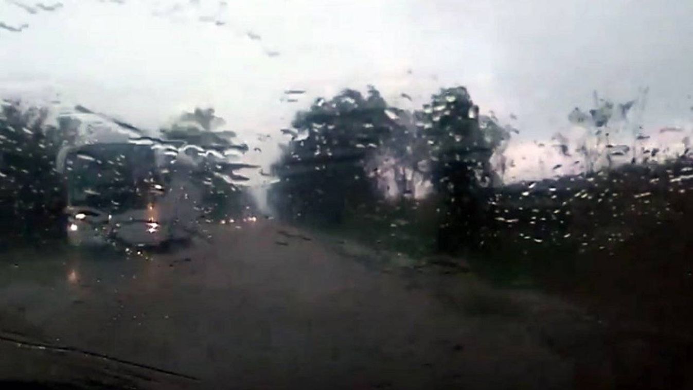 Sárlavina, jégeső - Brutális zivatar kapta el olvasónkat a 81-esen - videók