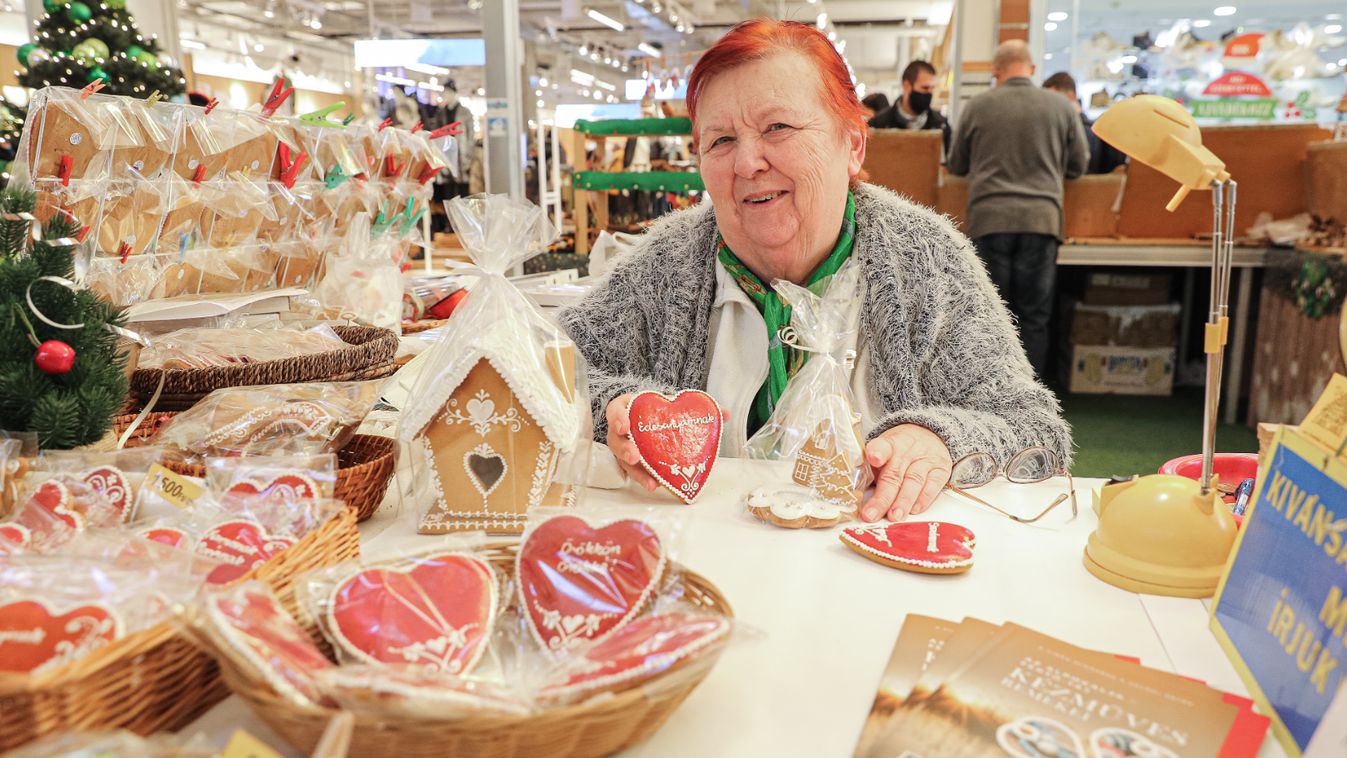 Lelkesen készíti a mézeskalácsokat a fertőrákosi Baráth Éva