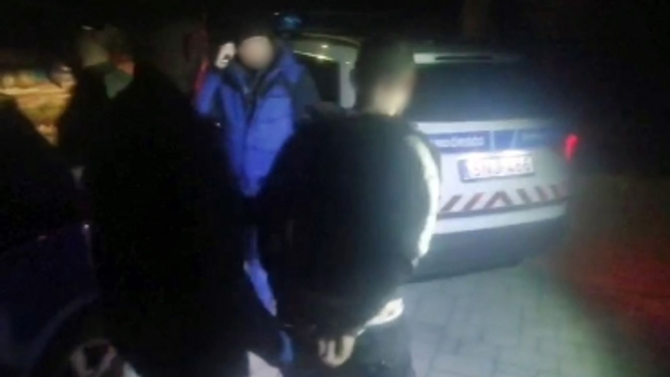 Egy mosonmagyaróvári ház padlásán próbált elrejtőzni a rendőrök elől a körözött férfi – Videó