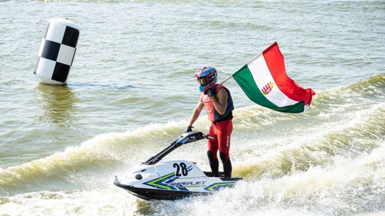 Kuvaiti világbajnokságon jártak győri jetskiseink – értékes pontokkal tértek haza
