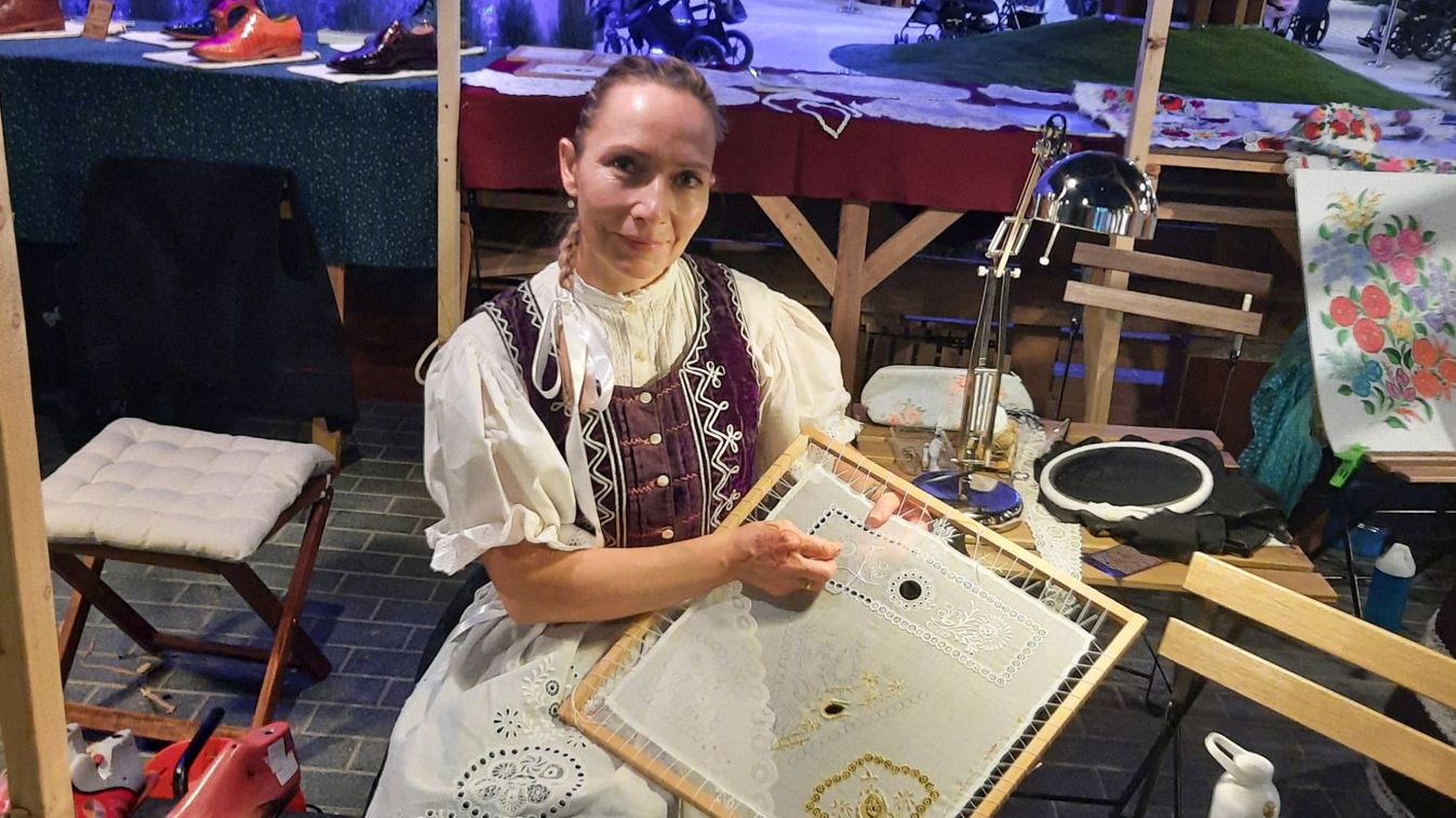 A höveji csipke a világkiállításon Dubajban