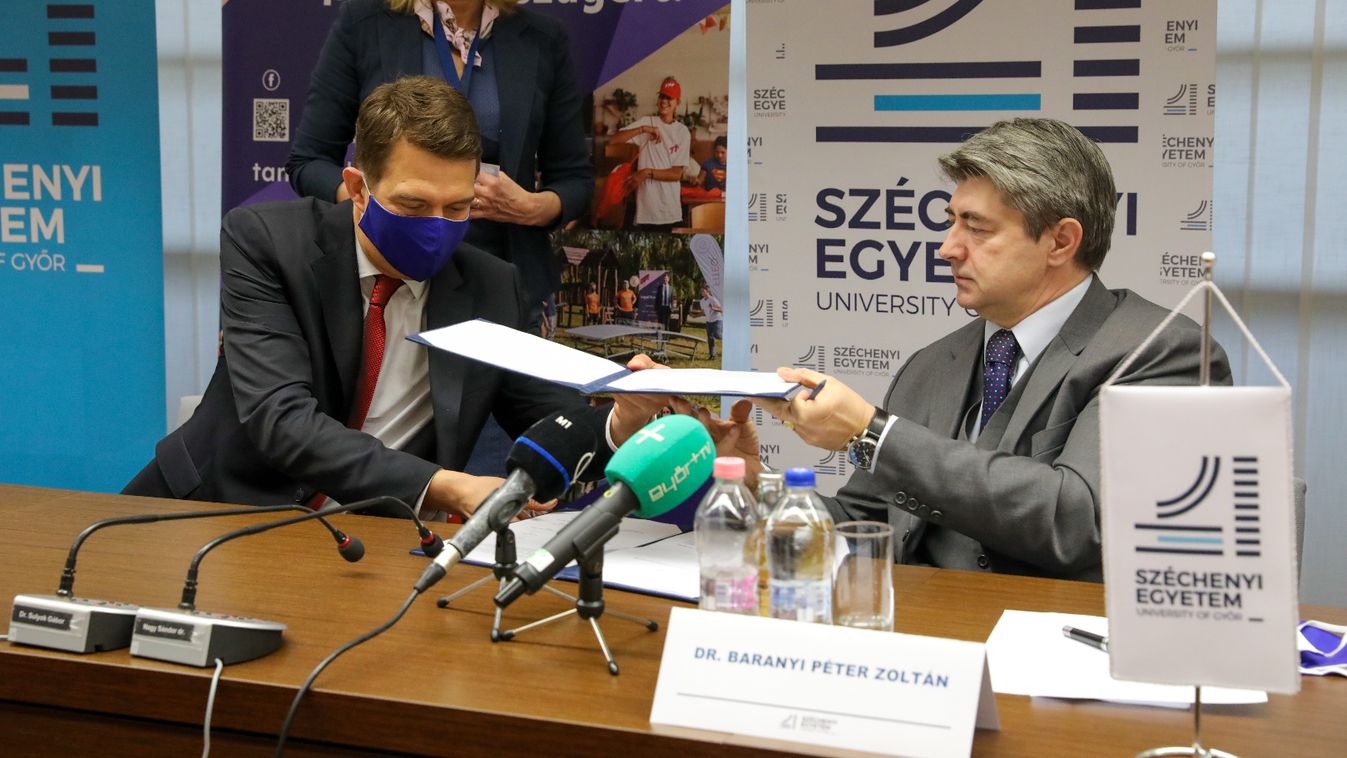 A győri Széchenyi egyetem is csatlakozott a Tanítsunk Magyarországért programhoz
