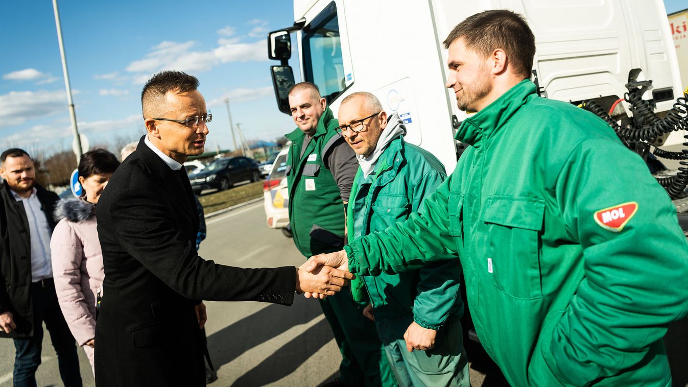 Szijjártó: Magyarország szerepet vállal a humanitárius katasztrófa enyhítésében (videó)