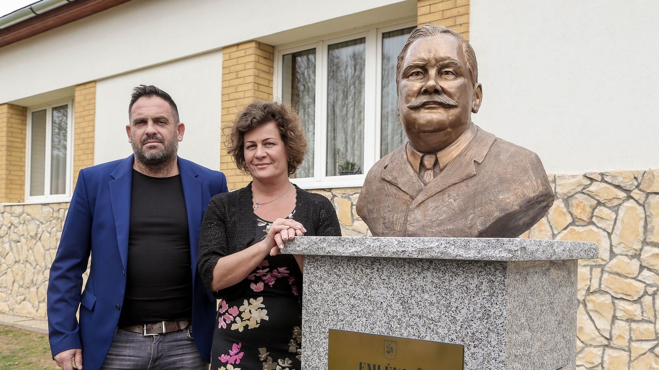 Bronzszobor a miniszternek - Hamarosan emlékszoba is készülhet a falu első díszpolgárának emlékére Sokorópátkán