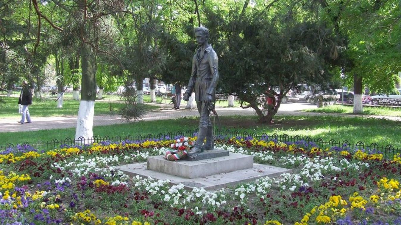 Petőfi szobrával hívják harcba a kárpátaljai magyarokat