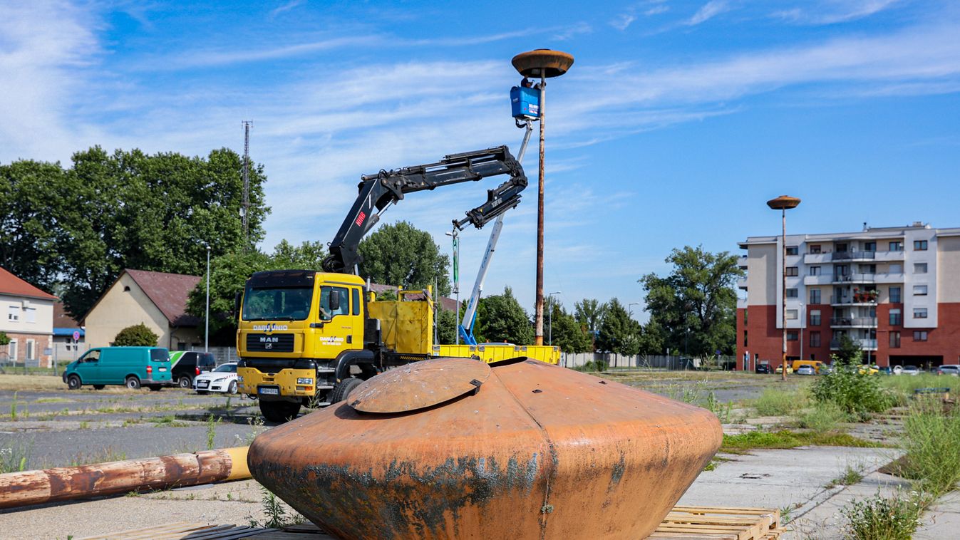 KISALFOLD Elbontják a Rábagyár ikonikus lámpáit Győrben fotók
