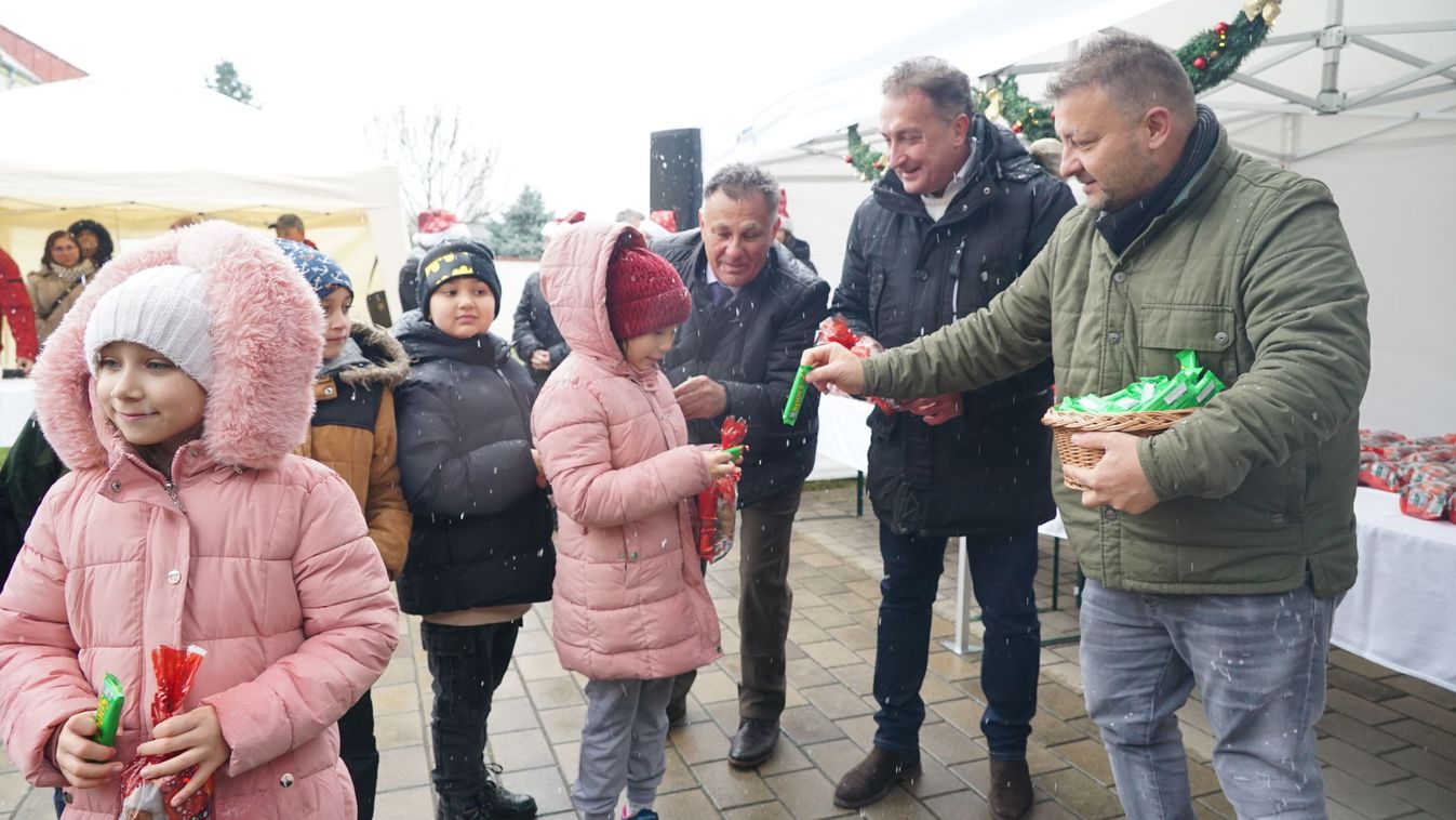Győrben osztott mikuláscsomagot Zsolti gazda - videó, fotók
