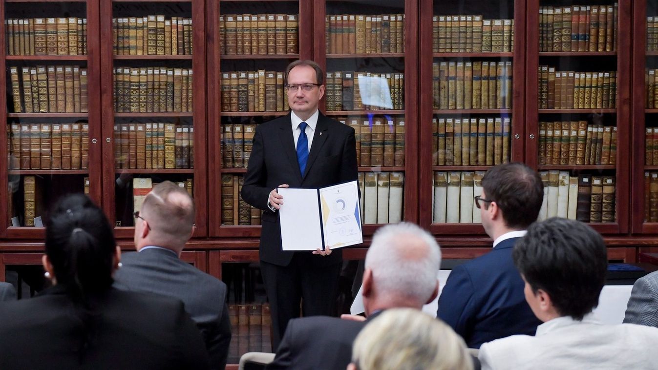 Átadták az idei könyvtári és közművelődési díjakat