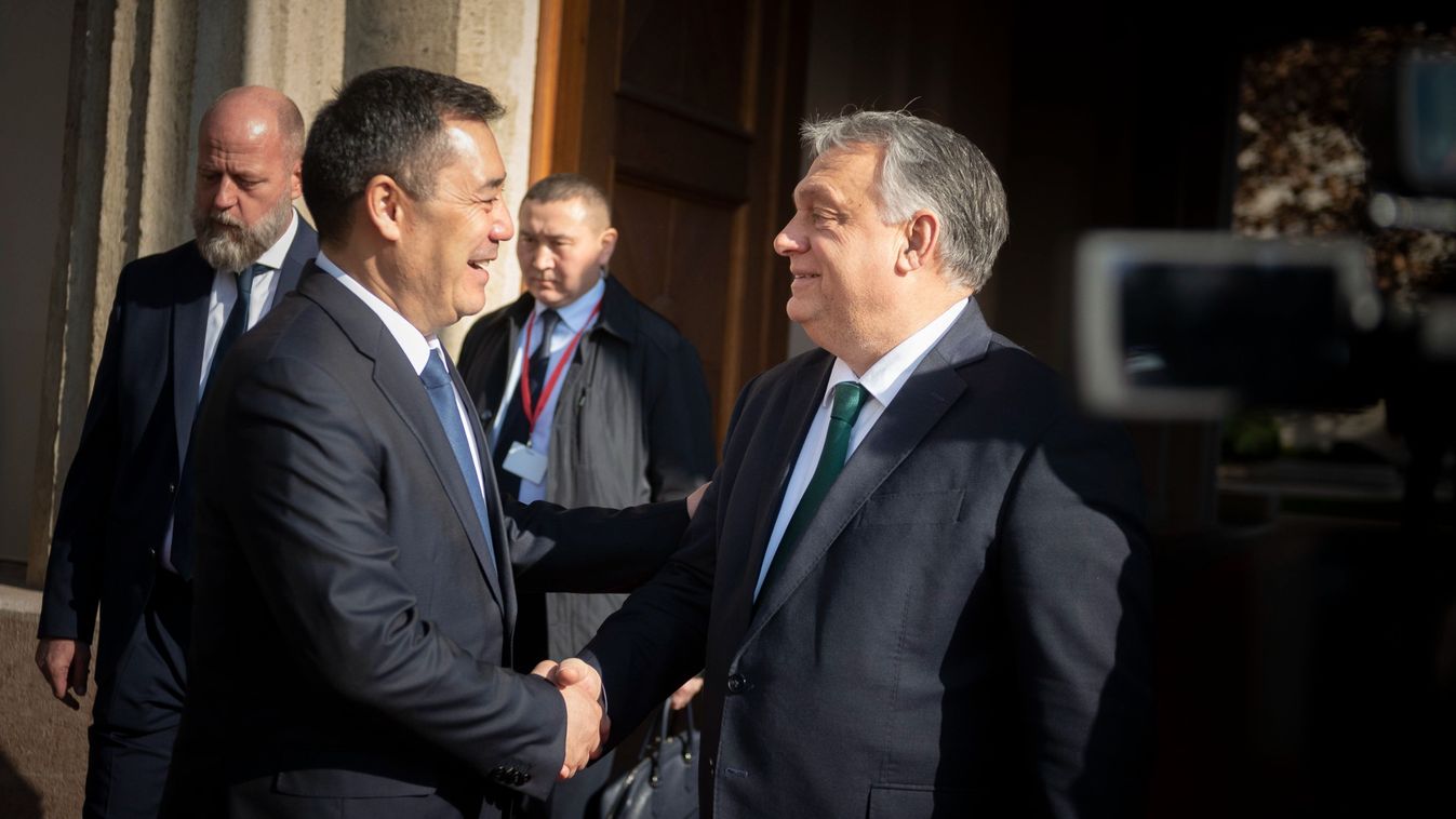 Orbán Viktor a Karmelita kolostorban tárgyalt a kirgiz államfővel