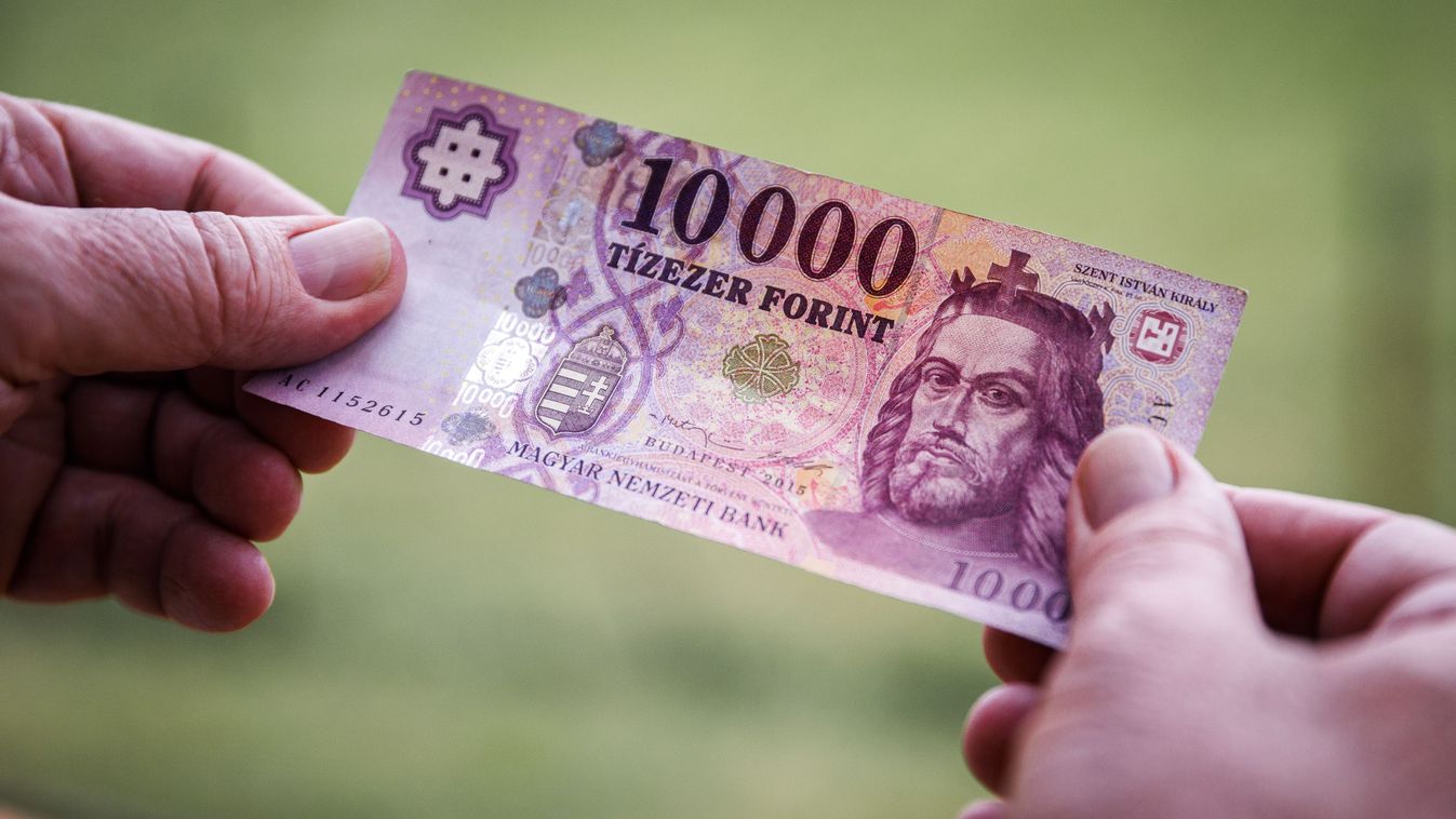 Győri esetek nyomában – Mit tehetnek a pénztárosok, ha gyanús pénzt kapnak?