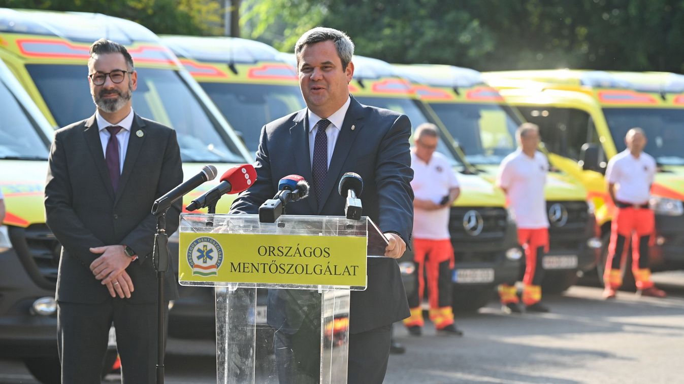 Tizenkilenc új mentőautó állt szolgálatba az Országos Mentőszolgálatnál (videó)