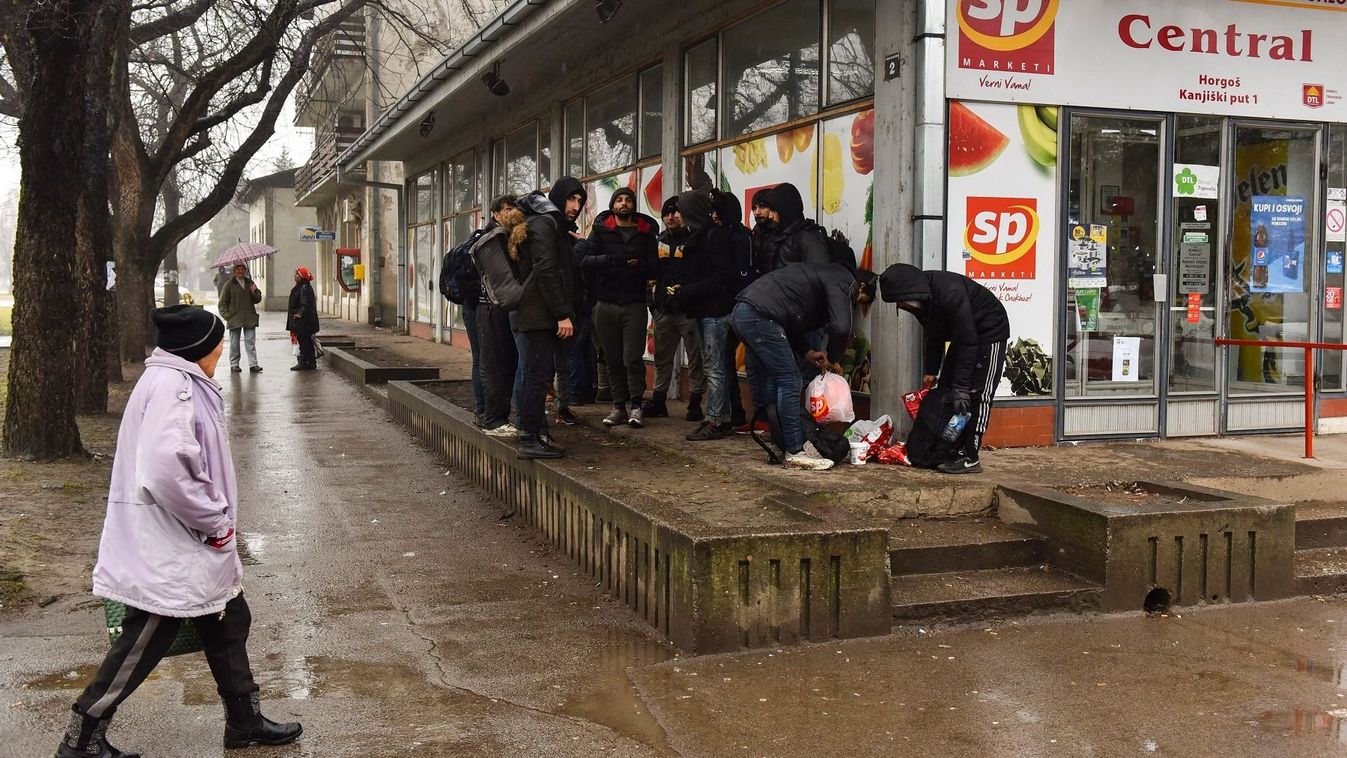 A migránsok egy udvari épületben lövöldöztek Hajdújáráson (videó) – frissült
