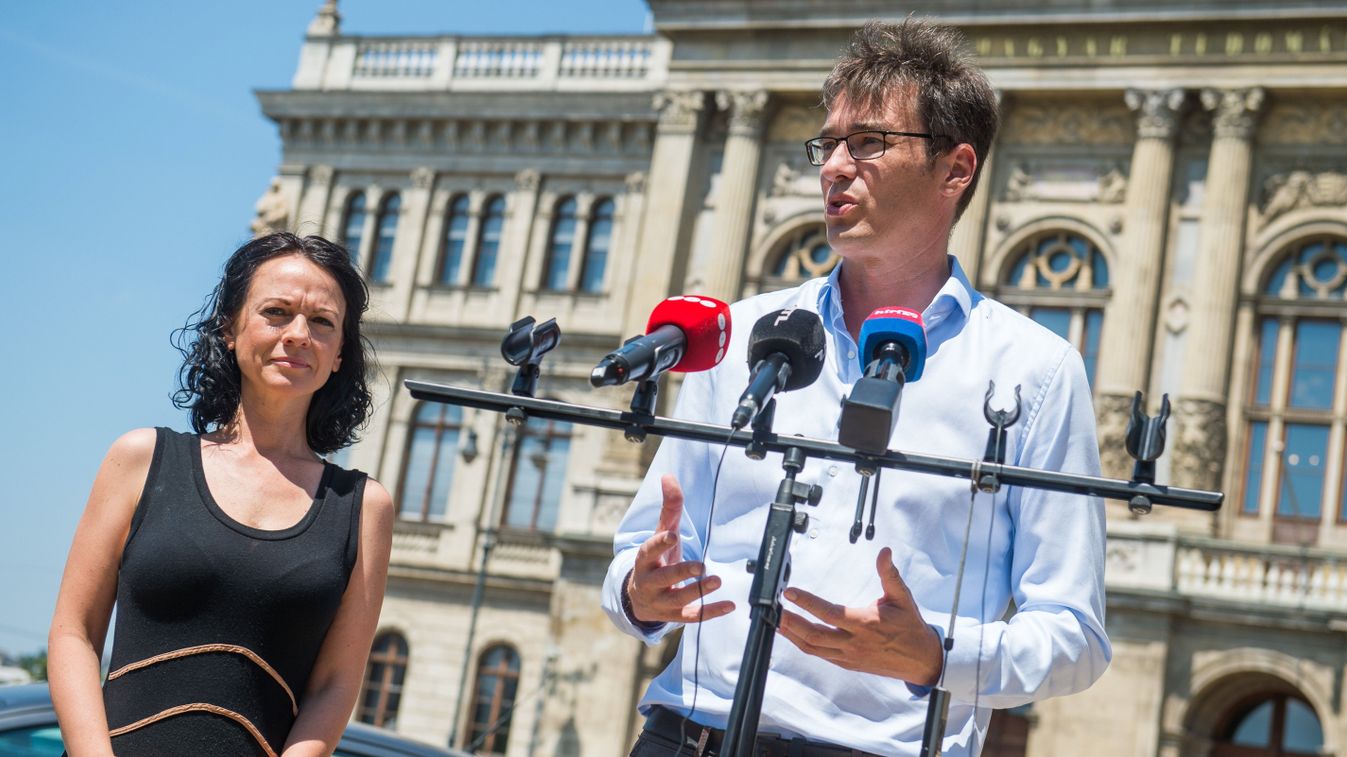 A Párbeszéd alapítványai támogatják a szélsőbaloldali aktivistaképzőket