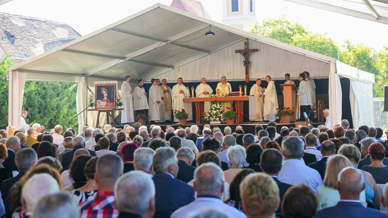 Házaspárok adtak hálát az együtt töltött évekért Győrben - Fotók