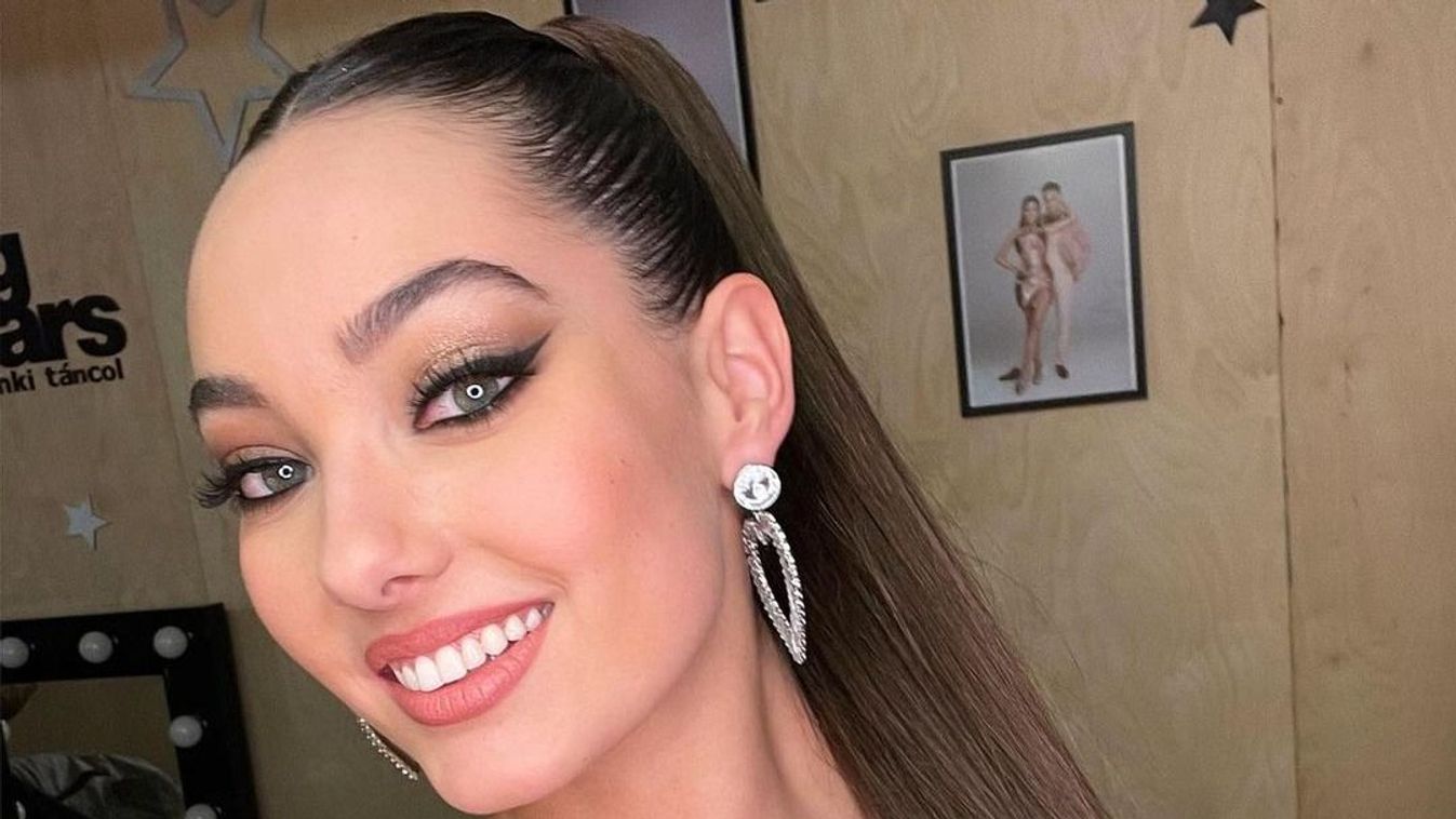 Merész pózban villantotta meg bájait Hunyadi Donatella
