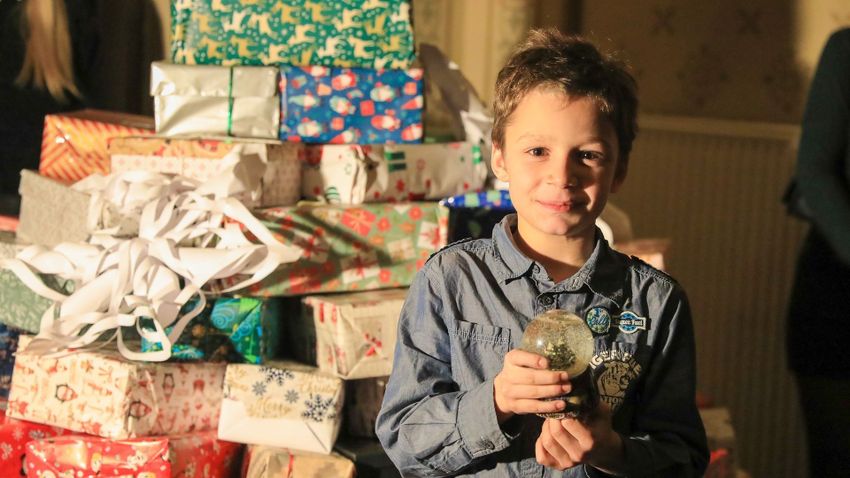 KISALFOLD – Győri dobozfa a csillogó szemekért – A téti kisfiú, Balázs karácsonyi álma is teljesült – fotók