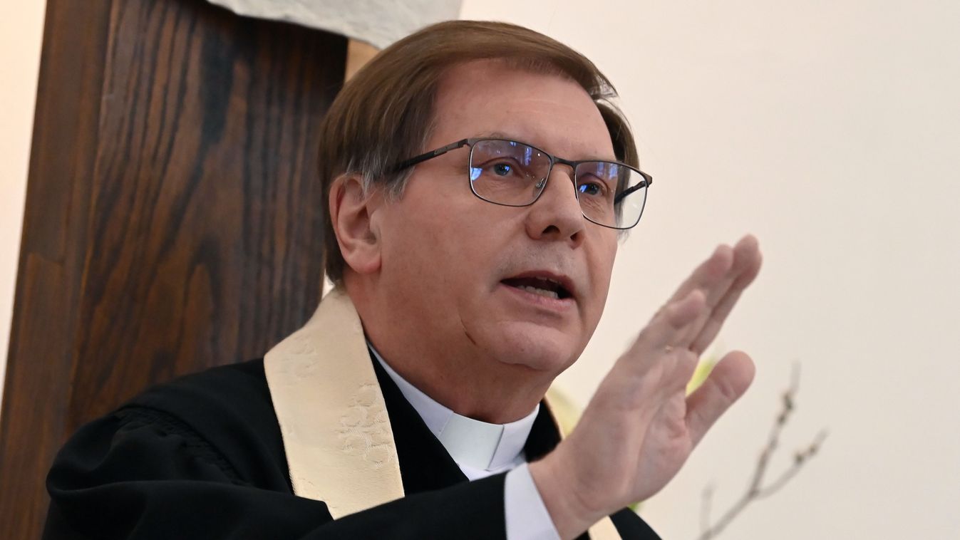 Fabiny Tamás: Jézus születése Isten mosolya komor világunkban