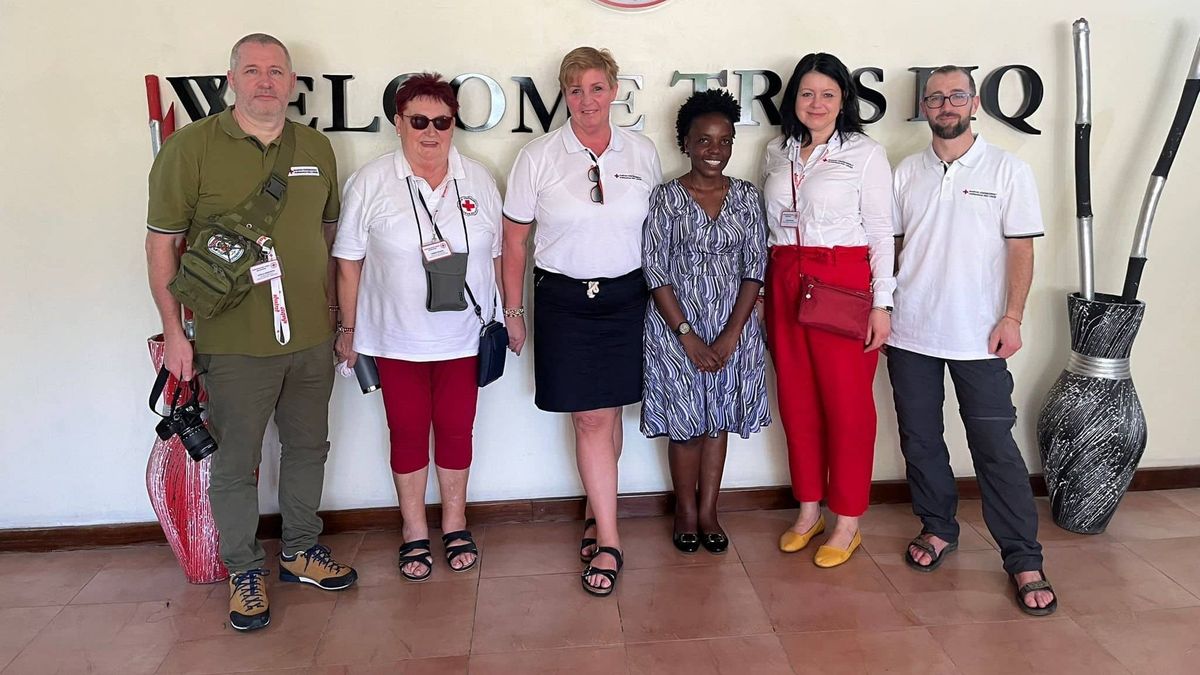 Segítenek Tanzániában - Életre szóló kalandra indultak az önkéntesek Győr-Moson-Sopronból - fotók, videó