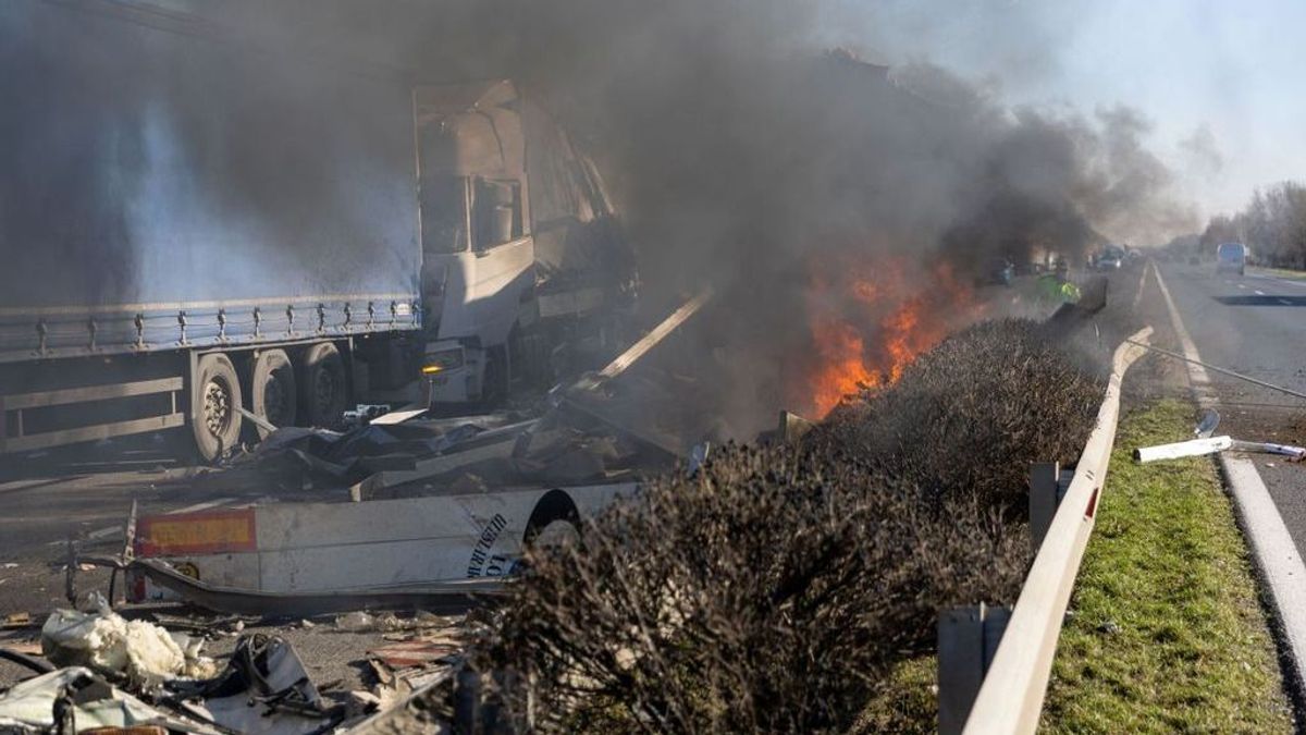 Halálos baleset és kigyulladt kamion az M1-es megyei szakaszán - videók a pénteki tragédiákról