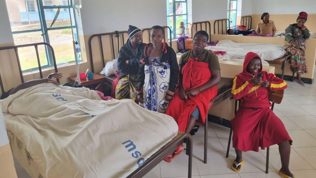 Tanzániai misszión a vármegyei Vöröskereszt: kórházi látogatás - fotók