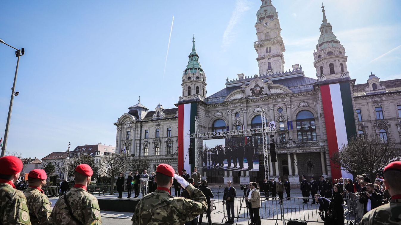 KISALFOLD – Koszorúzás, felvonulás és városi elismerések – Ilyen volt a március 15 Győrben + Sok fotó, videó