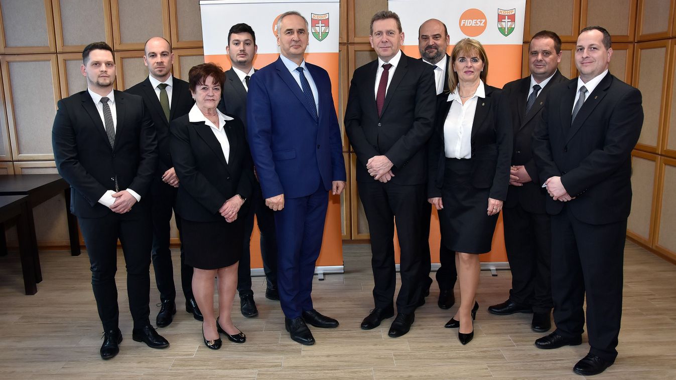 - Árvay István polgármesterjelölt mellett hét korábbi és három fiatal képviselőjelölt Mosonmagyaróváron