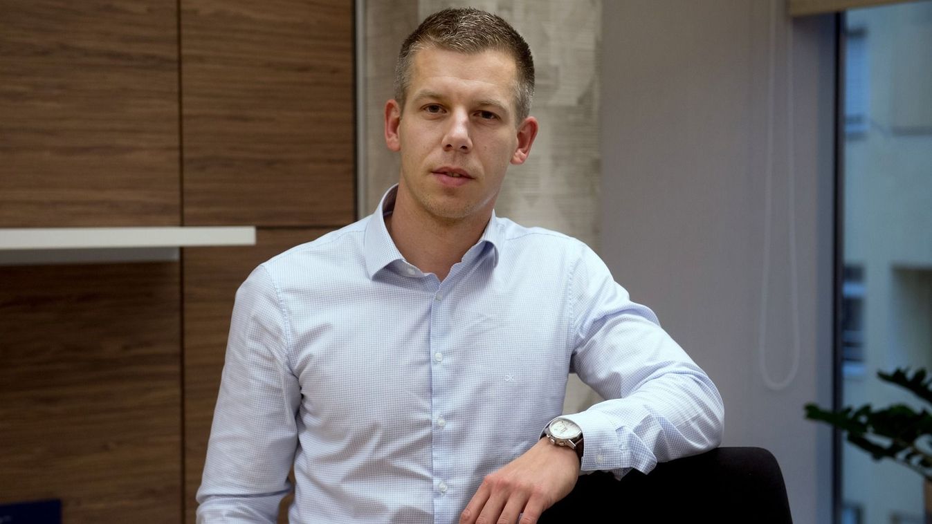 Egykori baloldali miniszter Magyar Péter ügyvédje