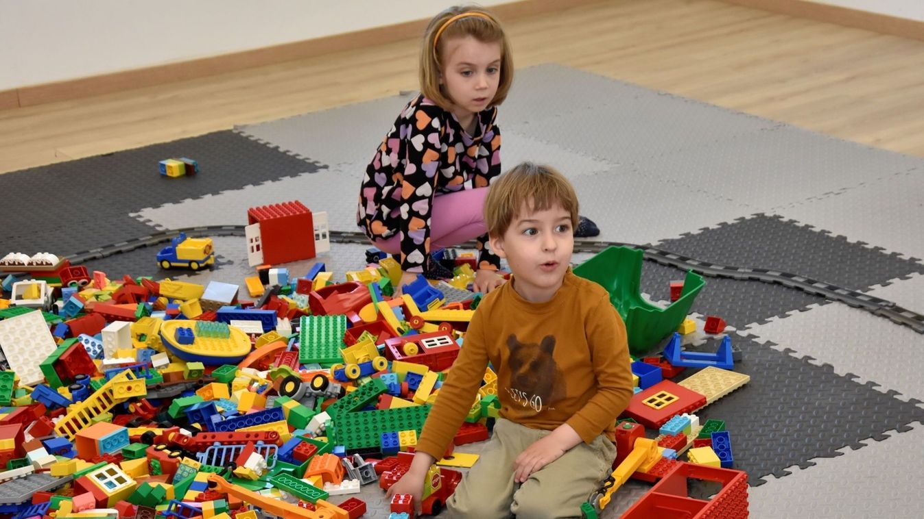 Kétmillió Legoból nyílt kiállítás a mosonmagyaróvári Part Rendezvényházban - fotók, videó