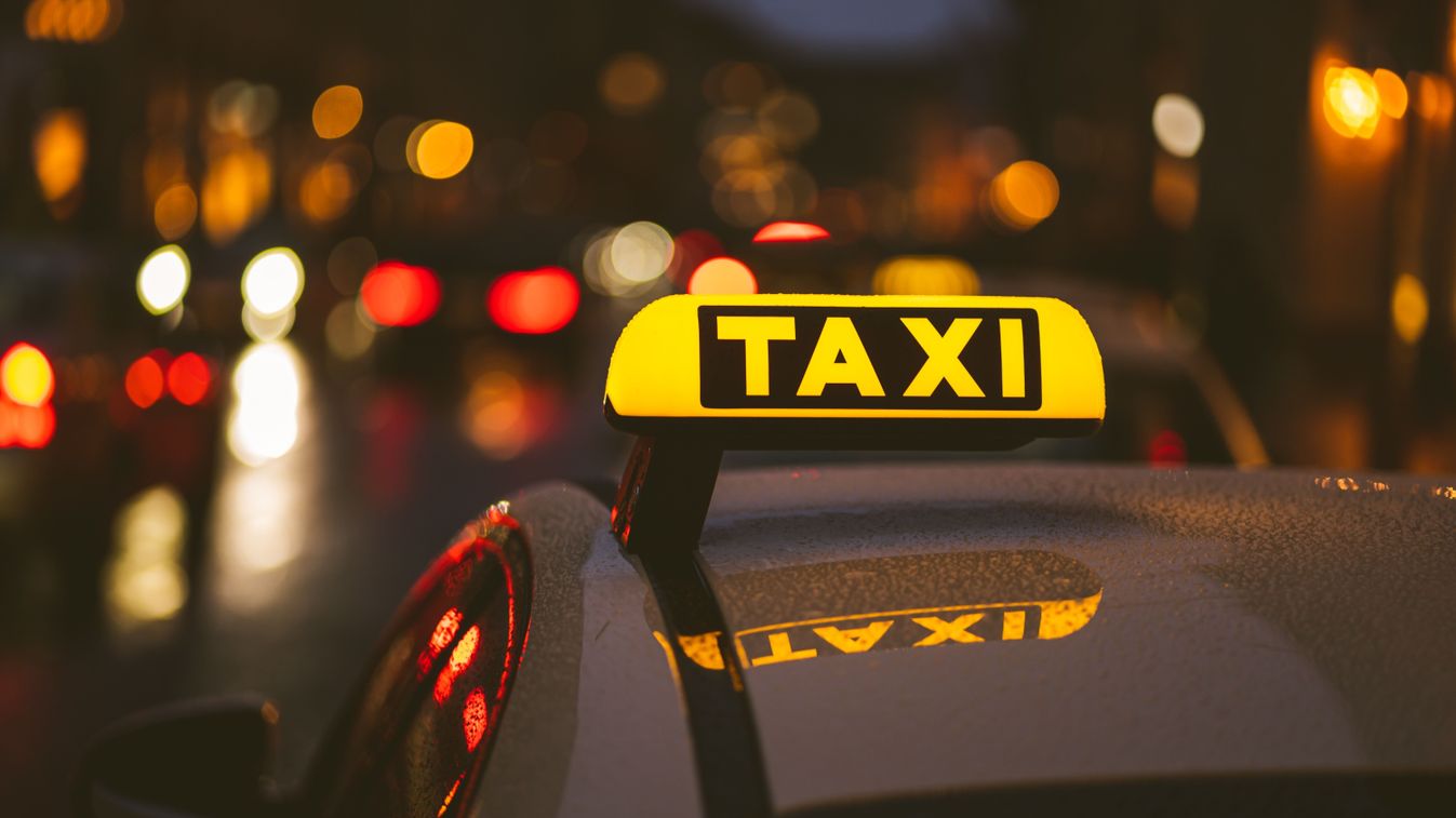 Bekábítószerezve, jogsi nélkül vezetett egy taxis