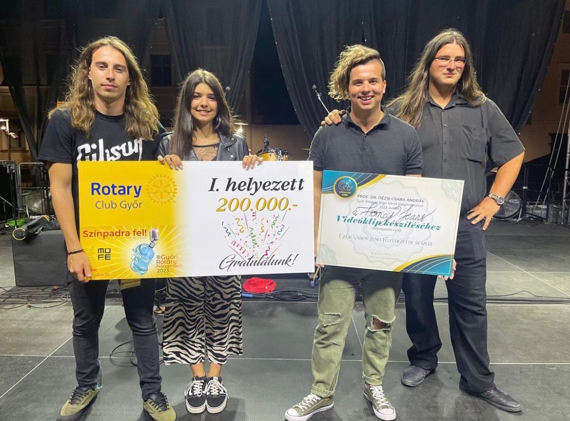 Nagy sikert hozott tavaly a Színpadra Fel! Tehetségkutató, melynek győztese, a győri Honey Jeans Band lett.