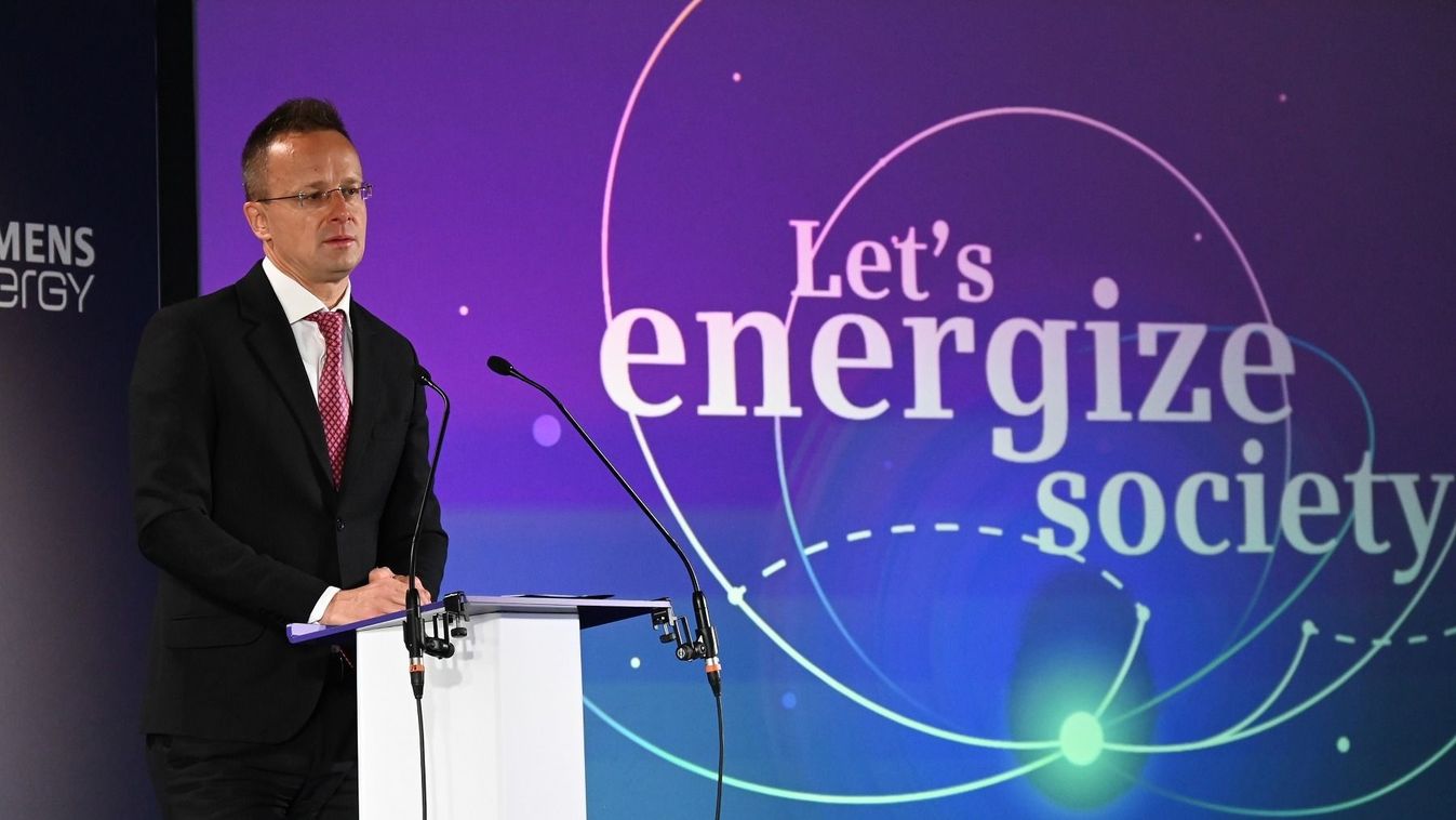 Szijjártó Péter: új üzemcsarnokot, képzési központot és napelemparkot létesített a Siemens Energy (videó)