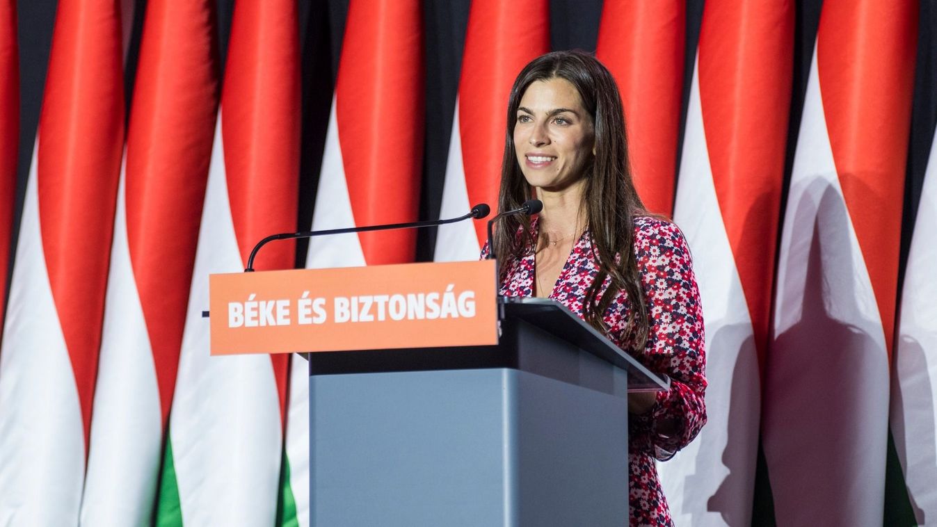 Szentkirályi Alexandra: ingfelgyűrős munkára készülök (videó)